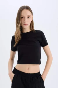 DeFacto Cool Fitted Crew Neck Basic Plain Short Sleeve Black T-Shirt - Image 4