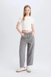 DeFacto Fitted Crew Neck Basic Plain Short Sleeve White T-Shirt - Image 2