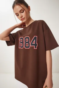 Happiness İstanbul Women's Brown Oversize Printed Knitted T-Shirt - Image 2