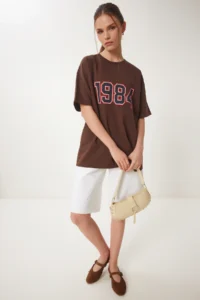 Happiness İstanbul Women's Brown Oversize Printed Knitted T-Shirt - Image 4