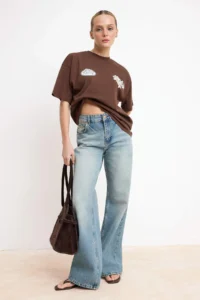 TRENDYOLMİLLA Brown Floral Oversized/Wide Pattern Back Printed LONG 100% Cotton Knitting T-Shirt - Image 2