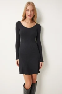 Happiness İstanbul Women Black V-neck Ribbed A-Line Knitting Dress EN00632