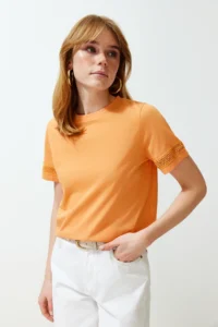 TRENDYOLMİLLA Orange Thick Cotton Accessory Detailed Basic/Regular Pattern Knitting T-Shirt
