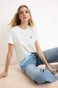 TRENDYOLMİLLA Ecru Regular/Normal Pattern Short Sleeve Embroidered Tok 100% Cotton Knitting T-Shirt - Image 2