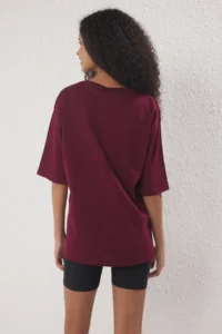 TRENDYOLMİLLA Burgundy 100% Cotton Duck Embroidered Relaxed Cut Crew Neck Knitting T-Shirt - Image 4