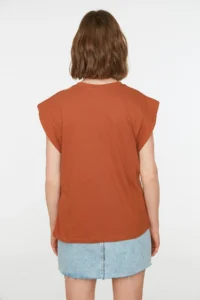 TRENDYOLMİLLA Cinnamon 100% Cotton Wadding Look Basic Crew Neck Knitting T-Shirt - Image 5