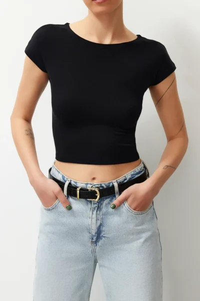 TRENDYOLMİLLA Black Crop Fitted Knitting T-Shirt