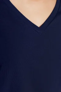 TRENDYOLMİLLA Navy Blue 100% Cotton Basic V-neck Knitting T-Shirt - Image 4