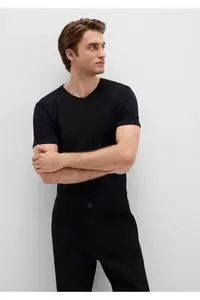 Mavi Ribbed Detailed V-Neck Black T-Shirt Fitted / Fitted Cut - Image 2