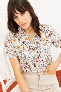 Bianco Lucci Women's Floral Pattern Short Sleeve Linen Look Shirt - Image 6