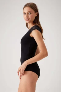 Pierre Cardin 2'li Ekonomik Paket Siyah-beyaz 1027 Dantelli V Yaka Basic Pamuklu T-shirt / Atlet Set - Image 4