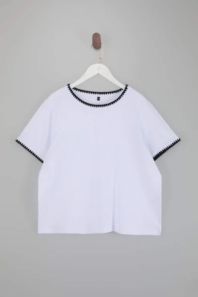Trendyol Curve White 100% Cotton Contrast Stitching Detailed Crew Neck Knitting Plus Size T-Shirt