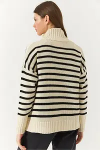 Bianco Lucci Women Striped Zippered Knitwear Cardigan - Image 6
