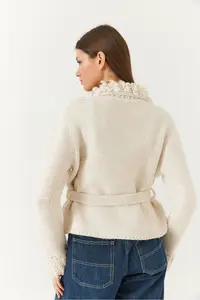 Bianco Lucci Women's Collar and Sleeve End Tasseled Knitwear Cardigan - Image 6