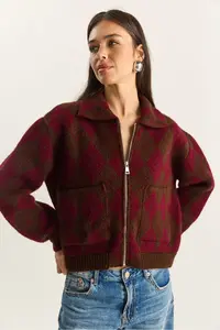 Bianco Lucci Women's Diamond Patterned Collared Zippered Knitwear Cardigan - Image 4