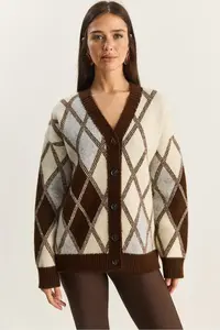 Bianco Lucci Women's V-Neck Buttoned Diamond Patterned Cardigan