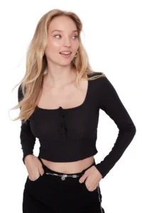 TRENDYOLMİLLA Black Button Detailed Square Neck Fitted Ribbed Flexible Crop Knitting Blouse - Image 2