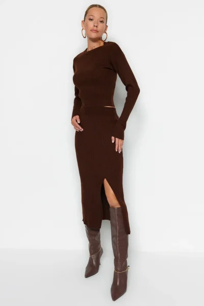 TRENDYOLMİLLA Brown Crop Knitwear Top and Bottom Set