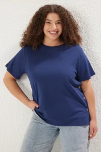 Trendyol Curve Navy Blue Boyfriend Fit Yanda Snap Snap Detailed 100% Cotton Knitting Plus Size T-Shirt