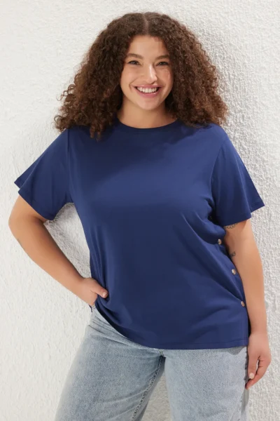Trendyol Curve Navy Blue Boyfriend Fit Yanda Snap Snap Detailed 100% Cotton Knitting Plus Size T-Shirt