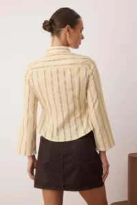 TRENDYOLMİLLA Yellow-Multicolored Waist Shirred Fitted Sleeves Wide Shirt - Image 4