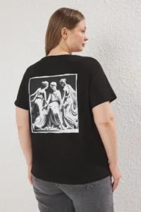 Trendyol Curve Black Crew Neck Rönesans Printed Relaxed Fit Plus Size T-Shirt - Image 4
