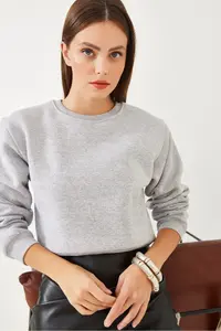 Bianco Lucci Women's Crew Neck Basic Crop Sweatshirt - Image 3
