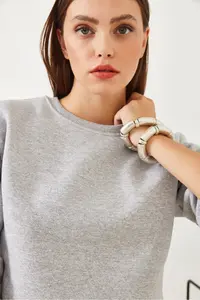 Bianco Lucci Women's Crew Neck Basic Crop Sweatshirt - Image 6