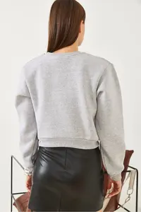 Bianco Lucci Women's Crew Neck Basic Crop Sweatshirt - Image 7