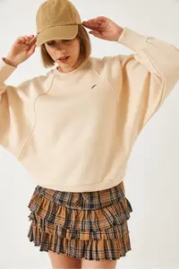 Bianco Lucci Women's Crew Neck Heart Embroidered Three Thread Raised Sweatshirt - Image 6