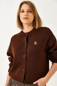 Bianco Lucci Women's Teddy Embroidered Buttoned Knitwear Cardigan - Image 2
