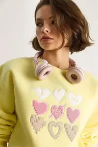 Bianco Lucci Women's Crew Neck Heart Embroidered Rose Gold Three Thread Sweatshirt 6875 - Image 5
