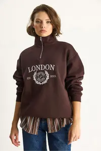 Bianco Lucci Women's London Embroidered Stand Collar Zipper Detailed Raised Oversized Sweatshirt 10003 - Image 2