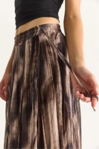 Bianco Lucci Women's Patterned Asymmetrical Cut Lined Chiffon Skirt - Image 7