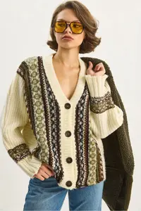 Bianco Lucci Women's Ethnic Patterned Oversize V-Neck Buttoned Thick Knitwear Cardigan 5057