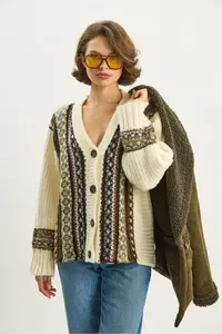 Bianco Lucci Women's Ethnic Patterned Oversize V-Neck Buttoned Thick Knitwear Cardigan 5057 - Image 2