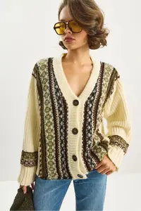 Bianco Lucci Women's Ethnic Patterned Oversize V-Neck Buttoned Thick Knitwear Cardigan 5057 - Image 5