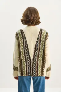 Bianco Lucci Women's Ethnic Patterned Oversize V-Neck Buttoned Thick Knitwear Cardigan 5057 - Image 7
