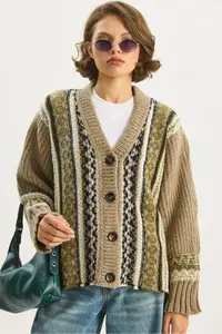 Bianco Lucci Women's Ethnic Patterned Oversize V-Neck Buttoned Thick Knitwear Cardigan 5057
