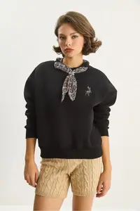 Bianco Lucci Women's Scarf Detailed Gazelle Embroidered Three Thread Raised Oversized Sweatshirt 6916 - Image 4