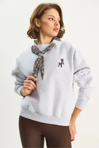 Bianco Lucci Women's Scarf Detailed Gazelle Embroidered Three Thread Raised Oversized Sweatshirt 6916 - Image 3