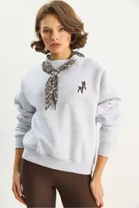 Bianco Lucci Women's Scarf Detailed Gazelle Embroidered Three Thread Raised Oversized Sweatshirt 6916 - Image 4