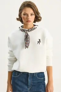 Bianco Lucci Women's Scarf Detailed Gazelle Embroidered Three Thread Raised Oversized Sweatshirt 6916 - Image 4