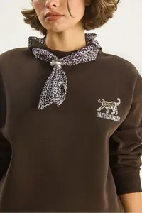 Bianco Lucci Women's Scarf Detailed Leopard Embroidered Three Thread Raised Oversized Sweatshirt 6917 - Image 5