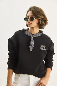 Bianco Lucci Women's Scarf Detailed Leopard Embroidered Three Thread Raised Oversized Sweatshirt 6917 - Image 2