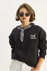 Bianco Lucci Women's Scarf Detailed Leopard Embroidered Three Thread Raised Oversized Sweatshirt 6917 - Image 3