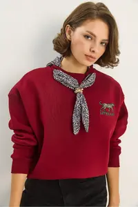 Bianco Lucci Women's Scarf Detailed Leopard Embroidered Three Thread Raised Oversized Sweatshirt 6917 - Image 4