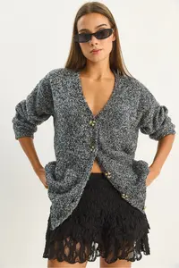 Bianco Lucci Women's V-Neck Oversize Boucle Carmen Knitwear Cardigan 2433 - Image 3