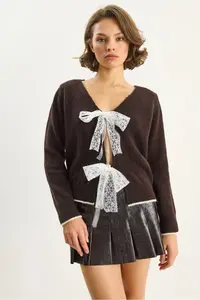 Bianco Lucci Women's V-Neck Bow Accessory Closure Knitwear Cardigan 9056 - Image 2