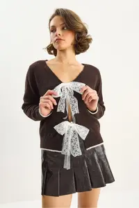 Bianco Lucci Women's V-Neck Bow Accessory Closure Knitwear Cardigan 9056 - Image 4